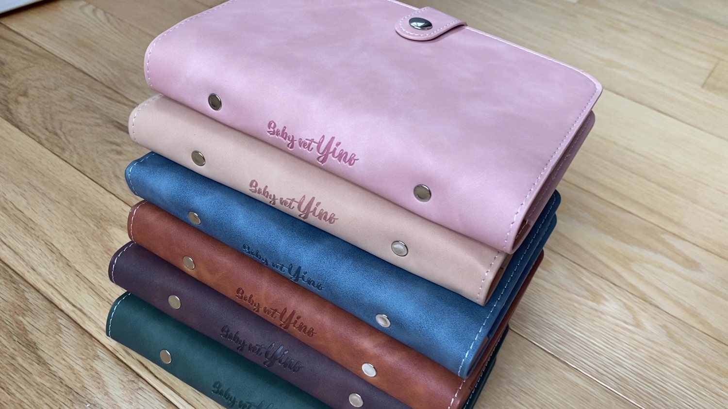 Baby Vet Yino leather ring-binder guides